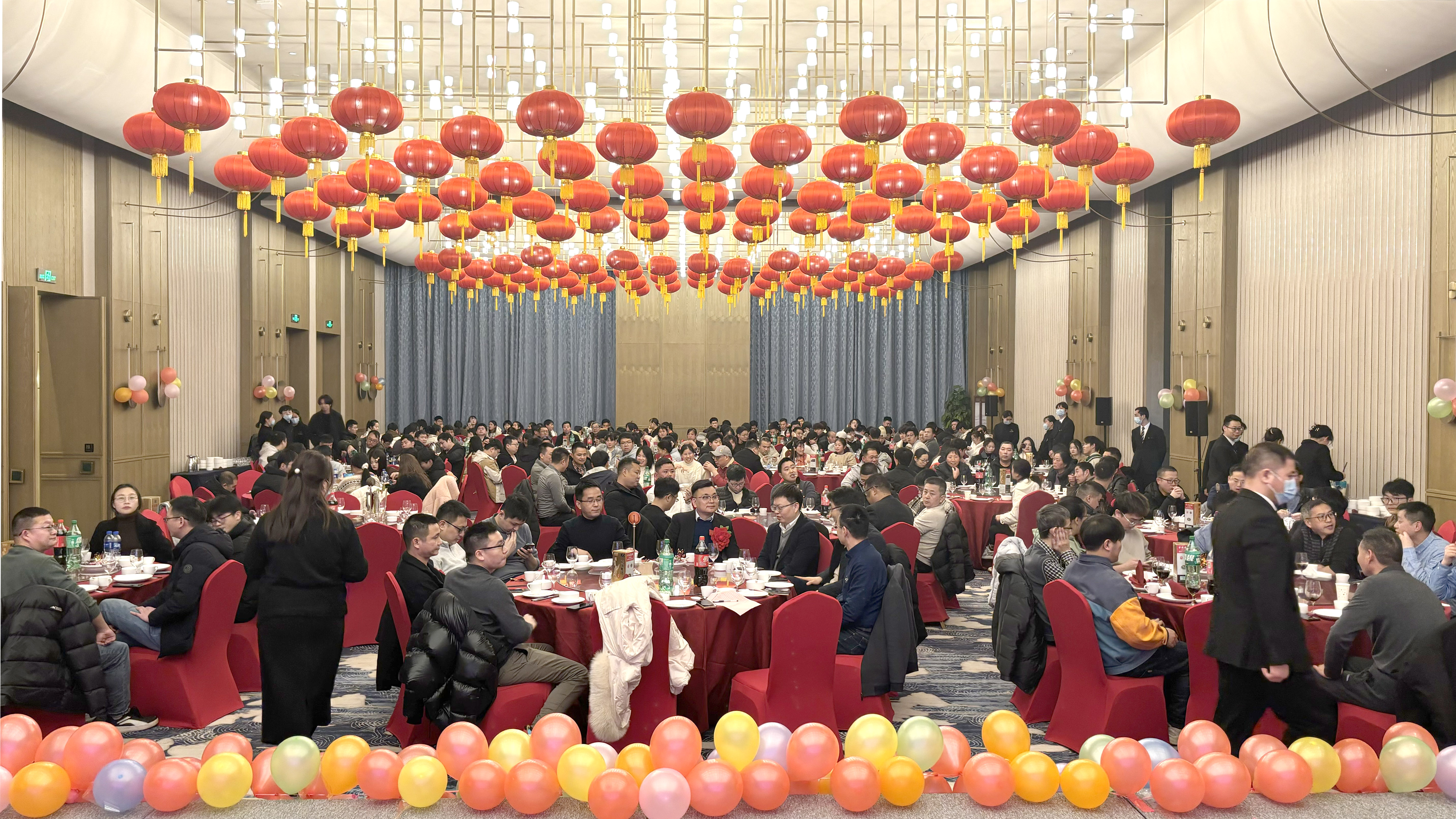 乘风破浪创佳绩 继往开来铸辉煌  taptap点点微2023年度表彰大会暨2024年迎春晚会胜利召开